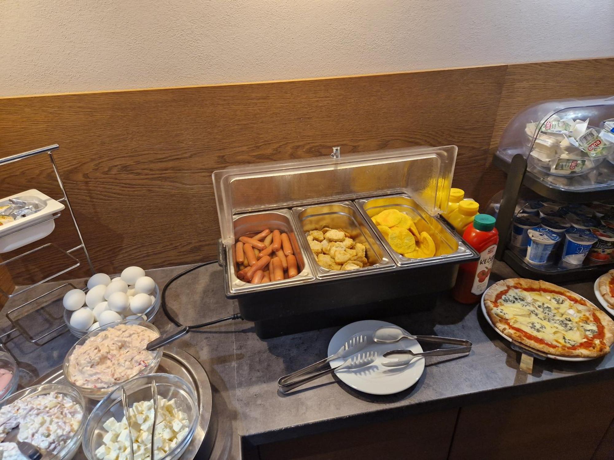 Family Hotel Maxim Beroun  Zewnętrze zdjęcie