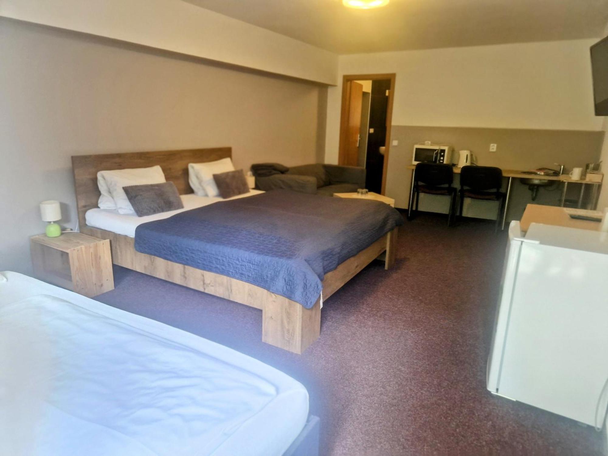 Family Hotel Maxim Beroun  Zewnętrze zdjęcie